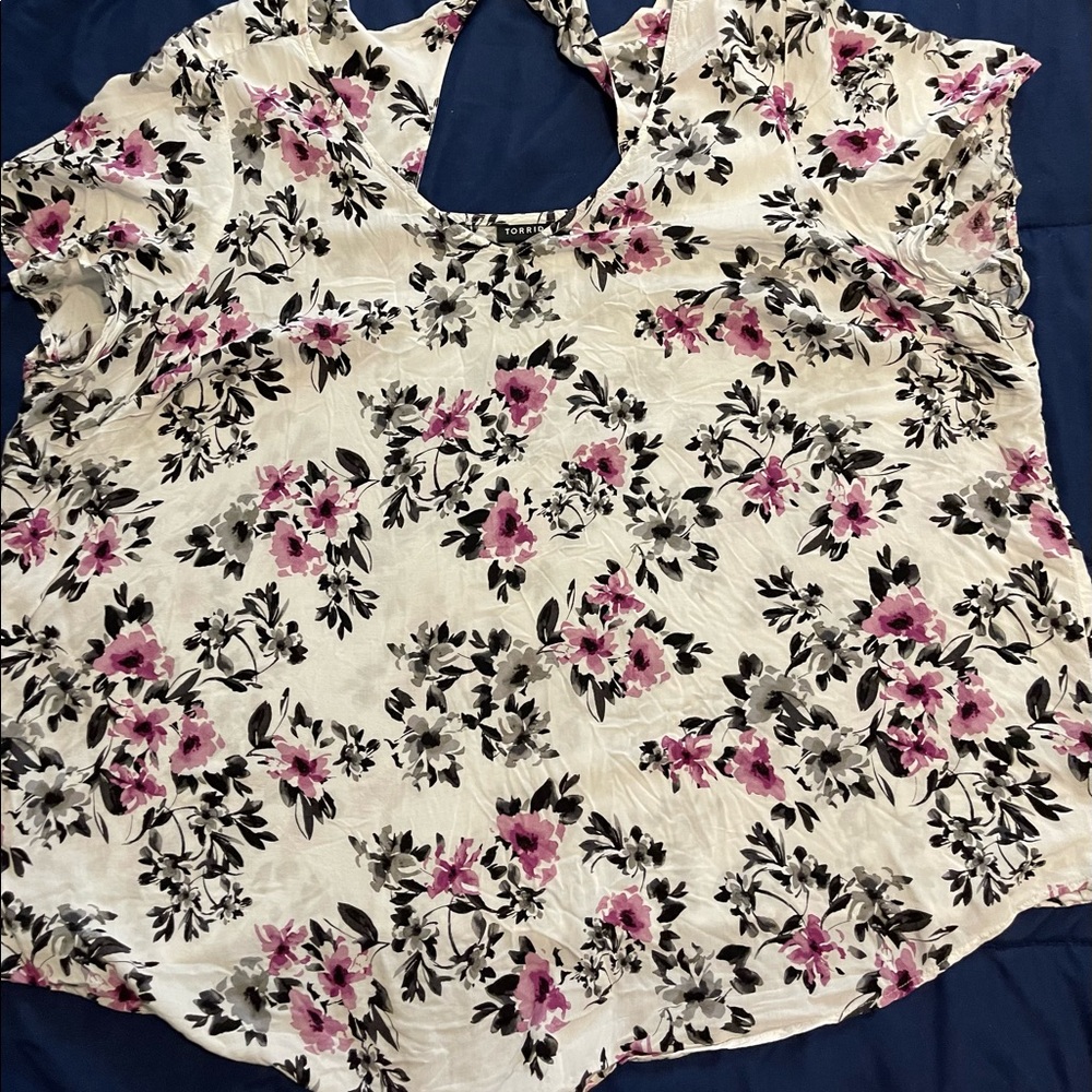 Torrid size 4 white floral top